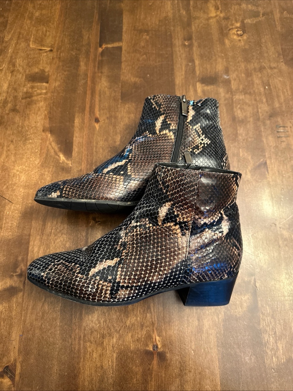 Aquatalia Fuoco snake print ankle boots booties shoes Italy size 8